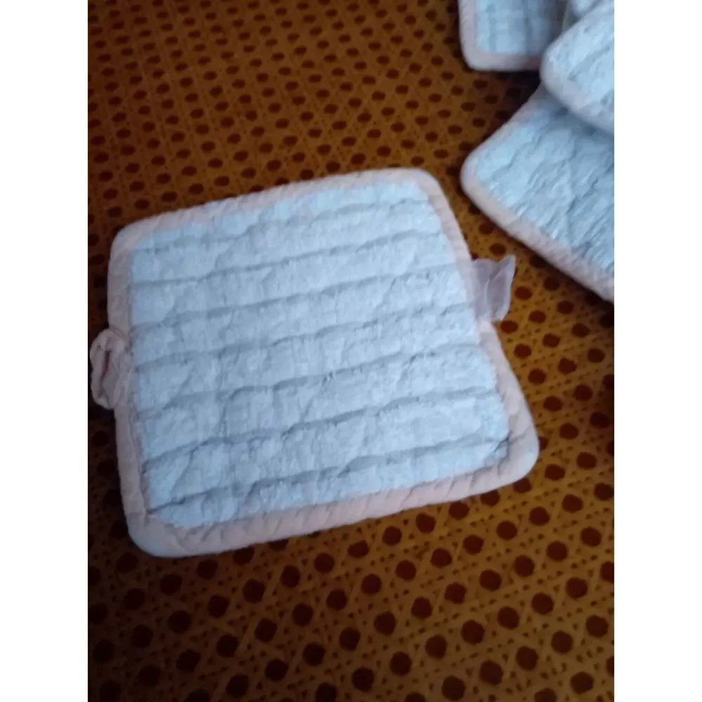 Kitchen Collections Tan And White Lot Of 10 Pot Holders/ Rags